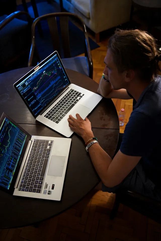 Discover your trading style with our traderur guide. Learn if you’re a day trader, swing trader, or long-term investor today.